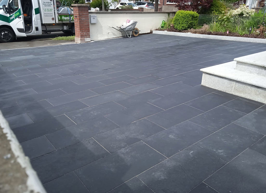 Black-Limestone-with-granite-edging-and-granite-kerbs-Front-garden-in-Clontarf-Dublin3.jpg